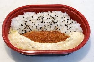 「だけ弁当」の第4弾「白身フライ弁当」は過去最高作？ 商品発案者の野望は僕たちの夢そのものだった! 