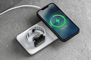 iPhoneとApple Watchを同時に充電、MagSafeにも対応したワイヤレス充電器