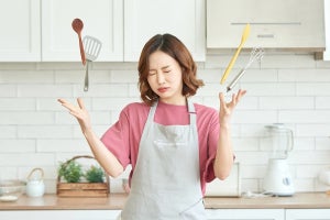 ｢匙を投げる(さじをなげる)｣の意味とは? 使い方･例文や由来も解説