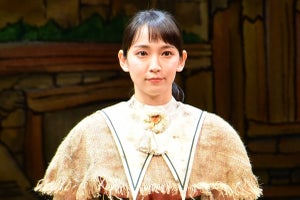 吉岡里帆、運動神経の悪さ＆おっちょこちょいが露呈!? 舞台初主演で台本にびっしりメモ