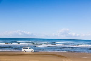 クルマで砂浜を走り、うまい米を食す! 夏に行きたい道の駅「のと千里浜」