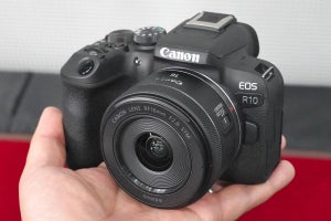 キヤノン、最新ミラーレス「EOS R10」が当たるプレゼントキャンペーン