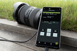 タムロン、スマホにレンズをつないでカスタマイズできる「TAMRON Lens Utility Mobile」