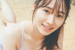 櫻坂46守屋麗奈、ビキニ姿で美谷間&はにかみ笑顔　特典B3ポスター公開