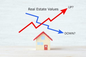 金融業界で働く人に聞いた、住宅ローンの金利は上がる? それとも下がる?