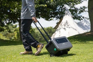 持ち運びが簡単な「キャリー構造のポータブル電源」、蔦屋家電で発売