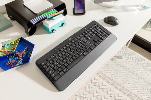 ロジクール、柔らかいパームレストが一体化したキーボード「K650」