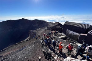 楽天モバイル、富士山頂での通信サービス提供を開始 - 登山道では通年利用可