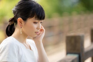 「隣の芝生は青い」の意味と心理状態とは? 対処法、類語や英語表現も解説