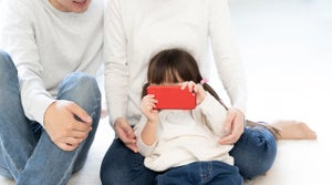 「子どもがYouTubeを見る」保護者は82% - よく見る動画チャンネル1位は?