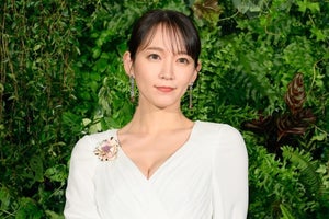 吉岡里帆、美谷間のぞくドレスで魅了　ハイジュエリー身につけ「ハッピーな気持ち」