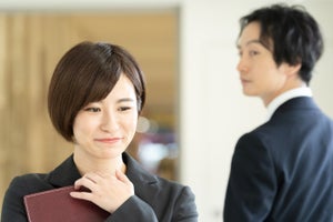 「社内恋愛」経験者は半数 - 最も多いきっかけは?