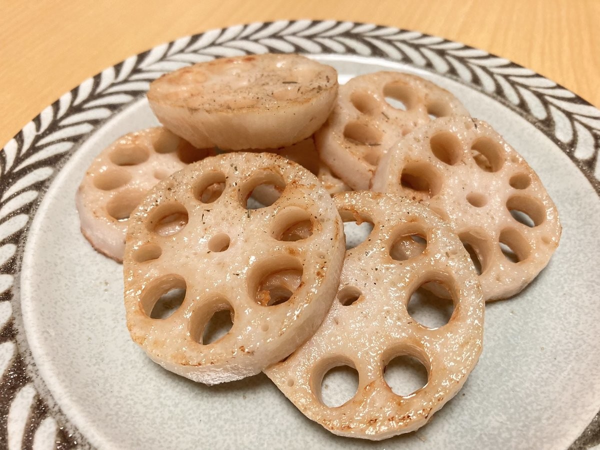 【がんばり不要】カリっとほくほく! JA全農の焼きレンコンが話題に! - 「グリルで焼いても」「大葉を加えても」アレンジも続々