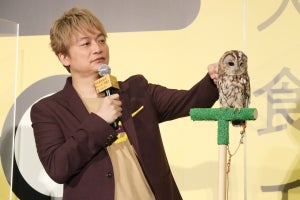 香取慎吾、共演したフクロウ“チャーリー”に初タッチ「すごいふわふわしている」