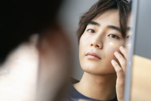 男のコンシーラーがバレるのはなぜ? バレずに綺麗な肌に仕上げる方法を解説 