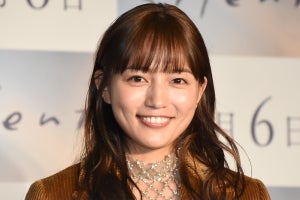 川口春奈、高校時代の回想シーンに恐縮「制服着ると汗が止まんないんです」