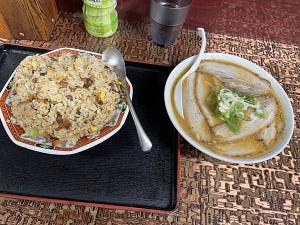 【神コスパ】チャーハンを頼むと付いてくる「スープ」という名の◯◯に「無茶苦茶お得感」「強烈なデカ盛り」「これが…スープ?」とツイ民騒然!!