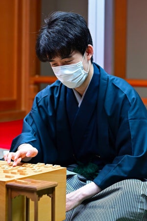 描かれた藤井曲線　豊島九段の猛攻を受け切って藤井竜王が棋王戦準決勝へ