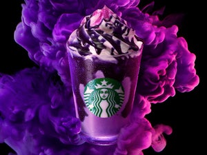 スタバ新作は「パープル ハロウィン フラペチーノ」! 紫一色の怪しいヴィジュアル、紫いも味