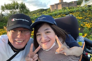 「骨形成不全症」隠さず、車いすの写真をマッチングアプリに掲載…結婚へ