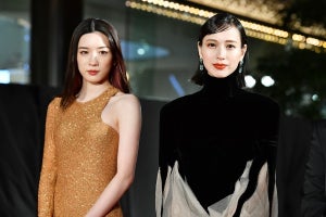 戸田恵梨香、ロングドレスで存在感　永野芽郁とレッドカーペットで美の共演