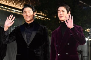 鈴木亮平、宮沢氷魚とTIFFレッドカーペット登場　主演作を引っ提げ「感無量」