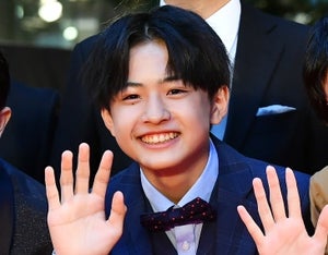 Boys be池川侑希弥、笑顔でTIFFレッドカーペット歩く　初主演映画の共演者らと登場