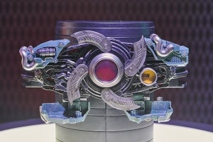 なりきり玩具は「画面の向こう側と自分を繋げる媒介」- 「仮面ライダー」CSM開発担当フナセン氏、伝統の逆をいく挑戦