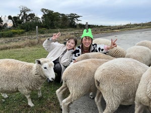 白石麻衣、理想の馬尻をなでて堪能「いいお尻ですね」 