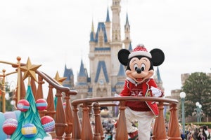 「ディズニー・クリスマス」3年ぶり開催　ミッキーたちがクリスマス衣装でパレード