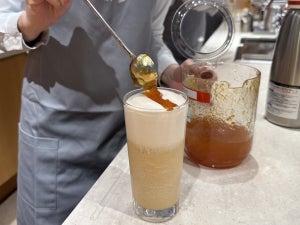 スタバ ティー&カフェ、冬の新商品「ジョイフルメドレー」の特徴は? 都内3店舗目となる恵比寿店に潜入