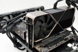 「GeForce RTX 4080」はRTX 3080より性能2倍以上で消費電力は同等！ 全ゲーマーにオススメの完成度