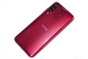 HTC、「Desire 22 pro」のサルサ・レッドを11月22日に発売