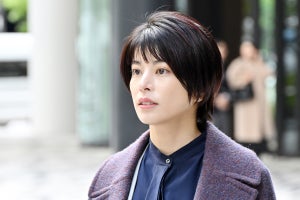 さとうほなみ、『クロサギ』で“氷柱”黒島結菜が頼る弁護士役を熱演