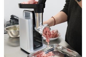 サンコー、自宅でミンチやソーセージを作れる「ひき肉職人」