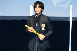 松坂桃李のスピーチ中に、佐藤二朗が袖からツッコミ!? 第14回TAMA映画賞 会場も爆笑