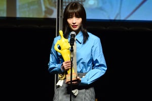 広瀬すず、パンツスタイルでハンサムに登場! 松坂桃李を見るだけで「泣ける」日々を回想