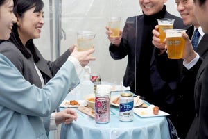 飲めない人も一緒に乾杯! サントリーが新橋で「のんある忘年会酒場」開催中