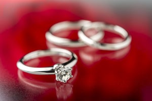 "半導体不足"で相場アップ!? 100万円の値がつくこともある「婚約・結婚指輪」の買取相場事情とは