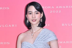 のん、肩出しドレスで美貌放つ　ジュエリー身に着け「強くなったような気持ち」