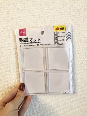 【用途は無限大!】ダイソーの「耐震マット」、"足の疲れを防いでくれる"意外な使い方って?