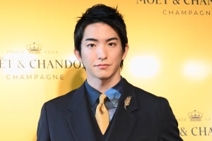 前田公輝、黒スーツ×ゴールドネクタイで華やかに　シャンパンイベントに登場