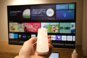 PCモニターとスマートテレビの間のような。必要な機能全部盛りの「LG Smart Monitor」