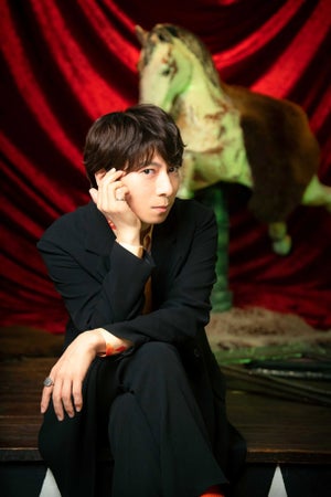 声優・羽多野渉、『HATANO WATARU THE BEST』よりアー写＆ジャケ写を公開