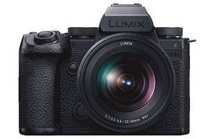 パナソニック、像面位相差AF搭載の「LUMIX S5II」　動画重視の“黒い”派生モデルも