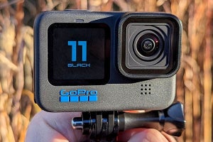 横で撮っても縦長動画にできる！　「GoPro HERO11 Black」の進化ぶりに驚く