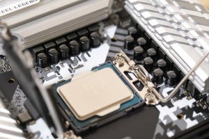 第13世代Core i7-13700KFを自腹購入。ASRockのマザボが欲しすぎた、空冷では熱い