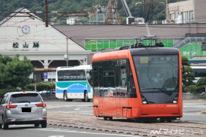 伊予鉄道、低床式の新型車両5000形を新たに2両追加導入 - 計12両に