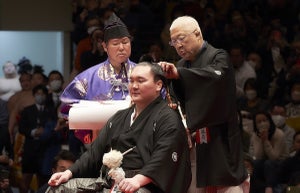 元白鵬、引退相撲で土俵と別れ　「一日も早く横綱、大関を育てる」と決意語る