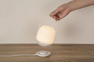 ニトリ、充電台から持ち上げるだけで点灯するLEDランタン